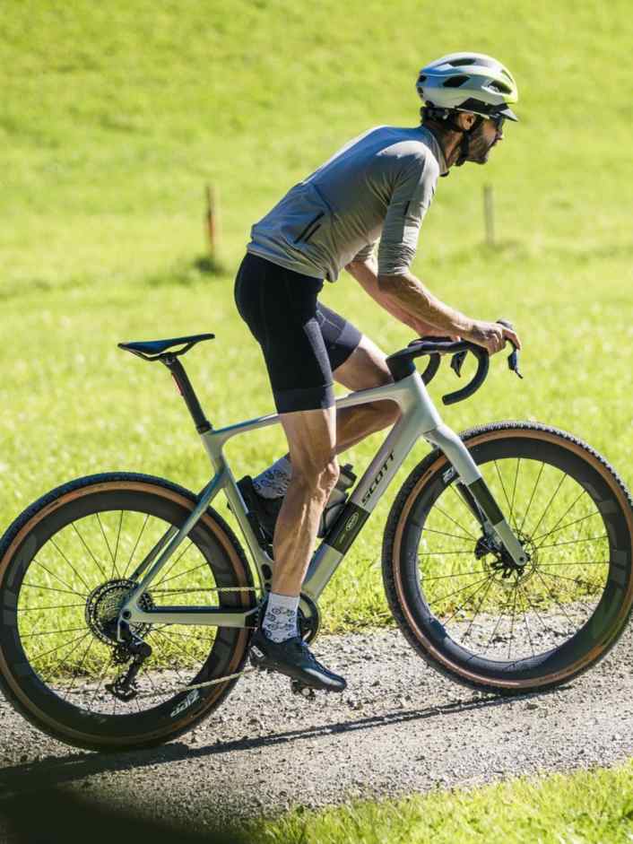 5 E-Gravelbikes im Test