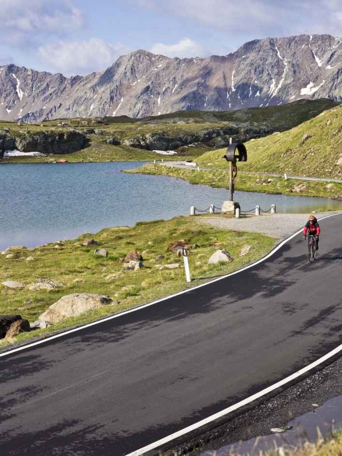 Etappenfahrt in den Alpen - Hüttentour: Zwölf Alpenpässe in fünf Tagen