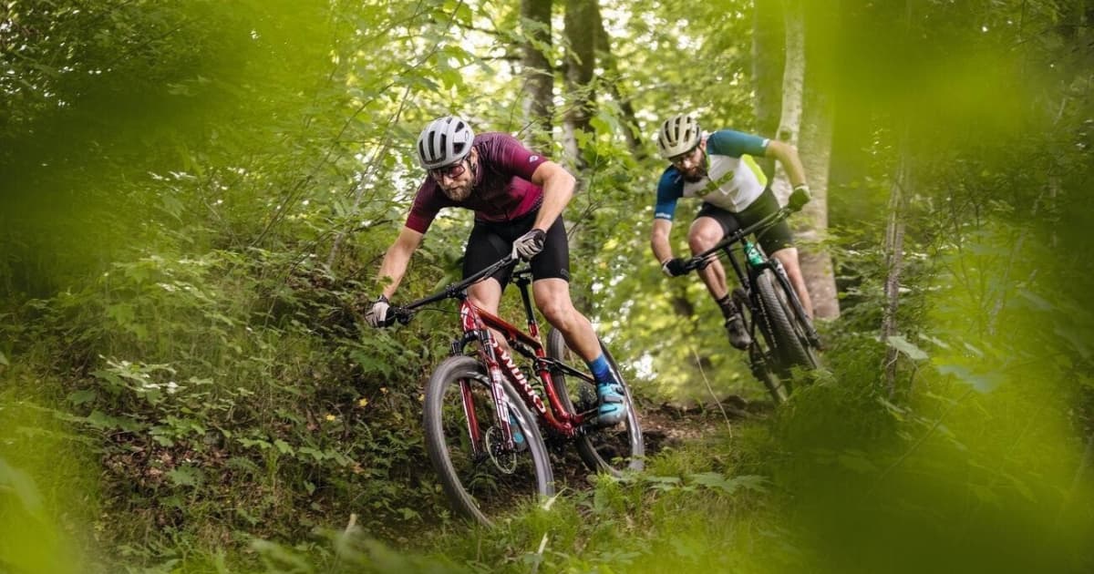 Duell Specialized Epic SWorks vs. Cannondale Scalpel BIKE