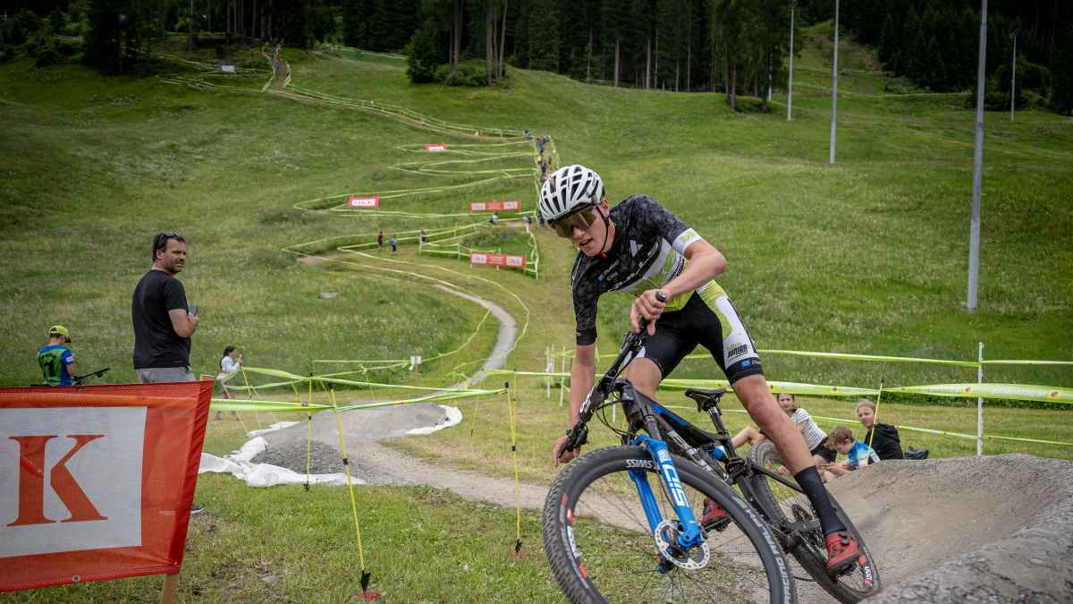 BIKE Junior Team: Elias Hückmann races to victory in Davos | BIKE