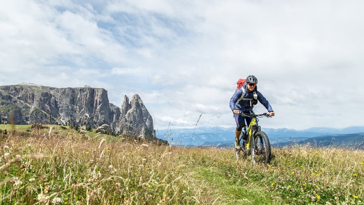 Alpine cross in turbo mode | BIKE