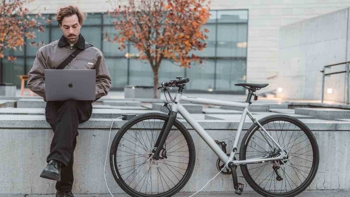 Ampler Curt Upgrade: Ultra-light e-bike with USB-C charging capability ...