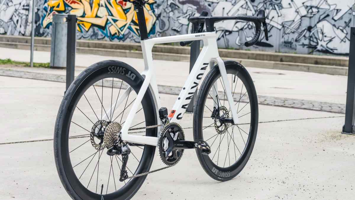 Canyon Aeroad CF SLX 7 Di2: Great value for money in aero