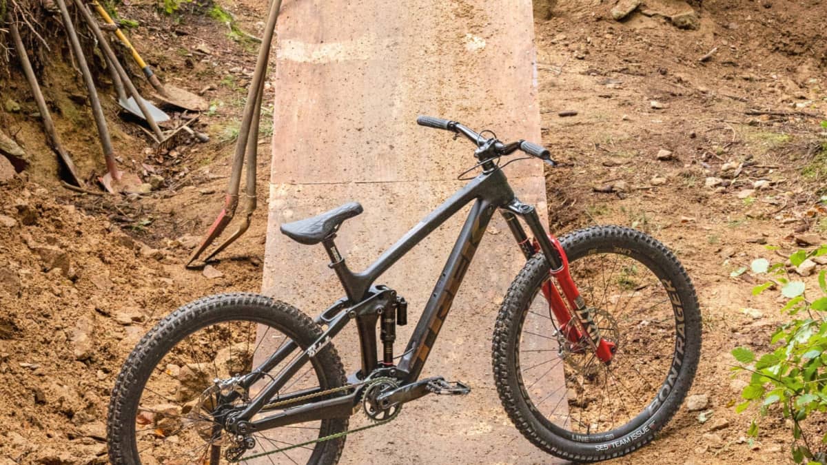 Slopestylerin Kathi Kuypers: Trek Remedy Custom Slopeduro! | BIKE
