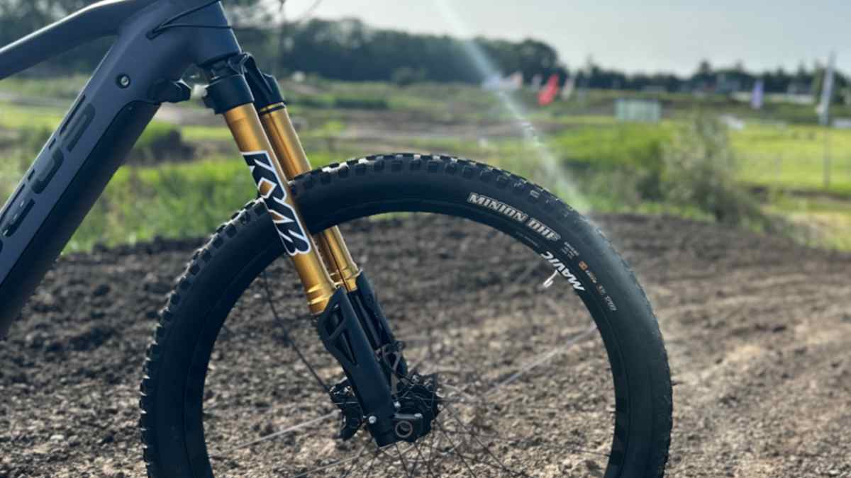 KYB presents a 160-millimetre upside-down fork. We have all the details ...