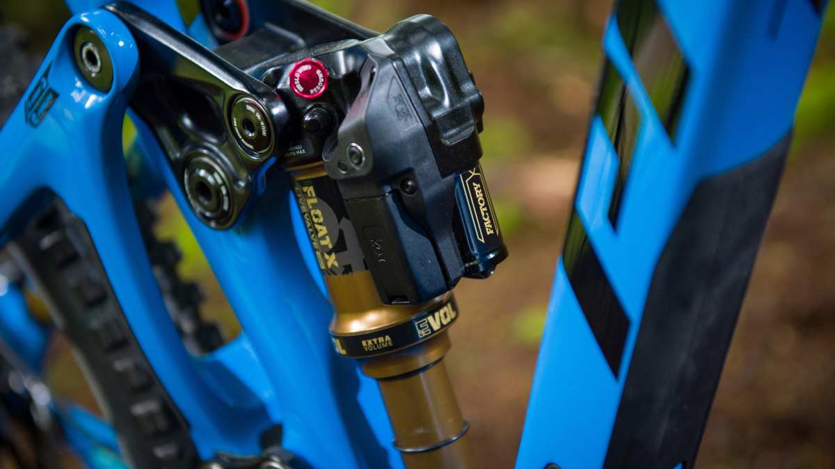 Fox Live Valve Neo 2025: Electric shock with sensor control | BIKE