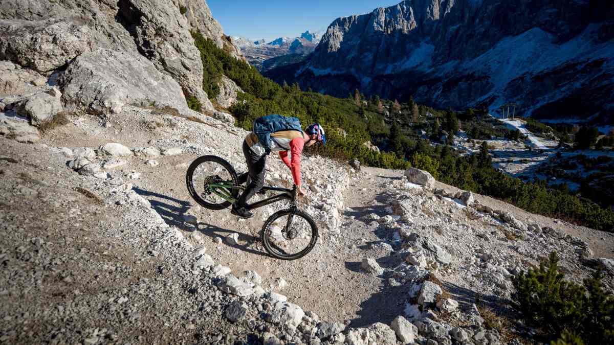 Rear wheel offset riding technique: Tips for the Alpine King Move | BIKE