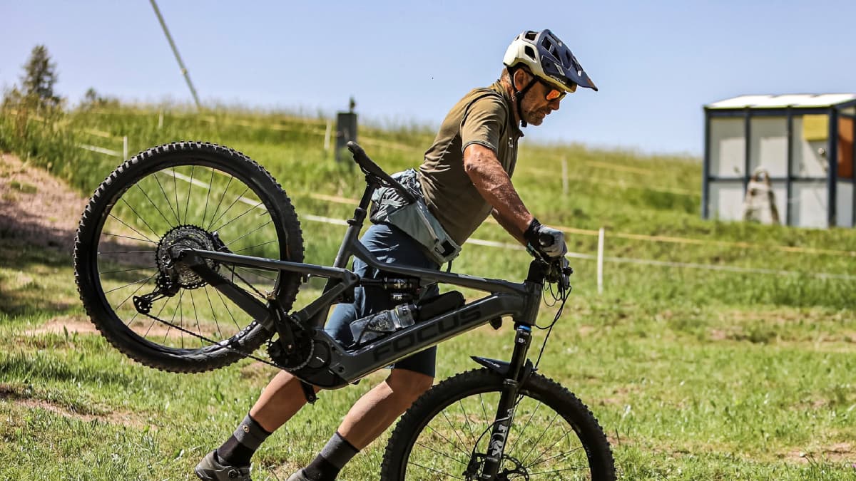 Tips from an ex-pro: clever MTB riding technique training | BIKE