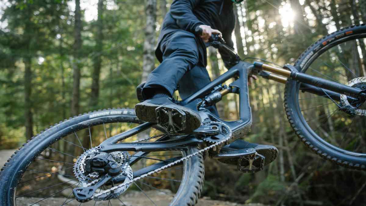 Grip monsters from Japan: New Shimano Saint and XT flat pedals | BIKE
