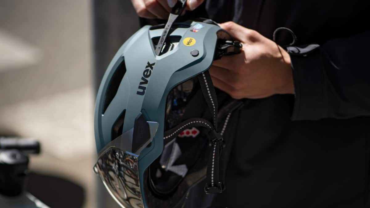Uvex Stride Visor: Neuer Pendlerhelm mit anpassbarem Visier | BIKE
