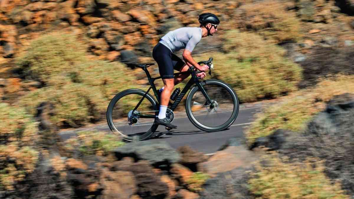 Radon Vaillant 10.0: Günstiger Alleskönner im Test | TOUR