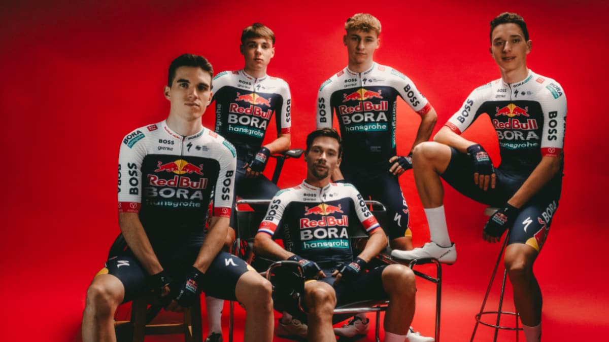 Red Bull-Bora-Hansgrohe stellt Trikot für 2025 vor | TOUR