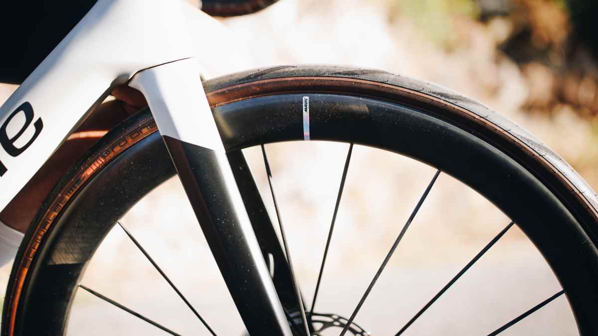 Mavic Cosmic Ultimate 45 Disc now for wider tyres | TOUR