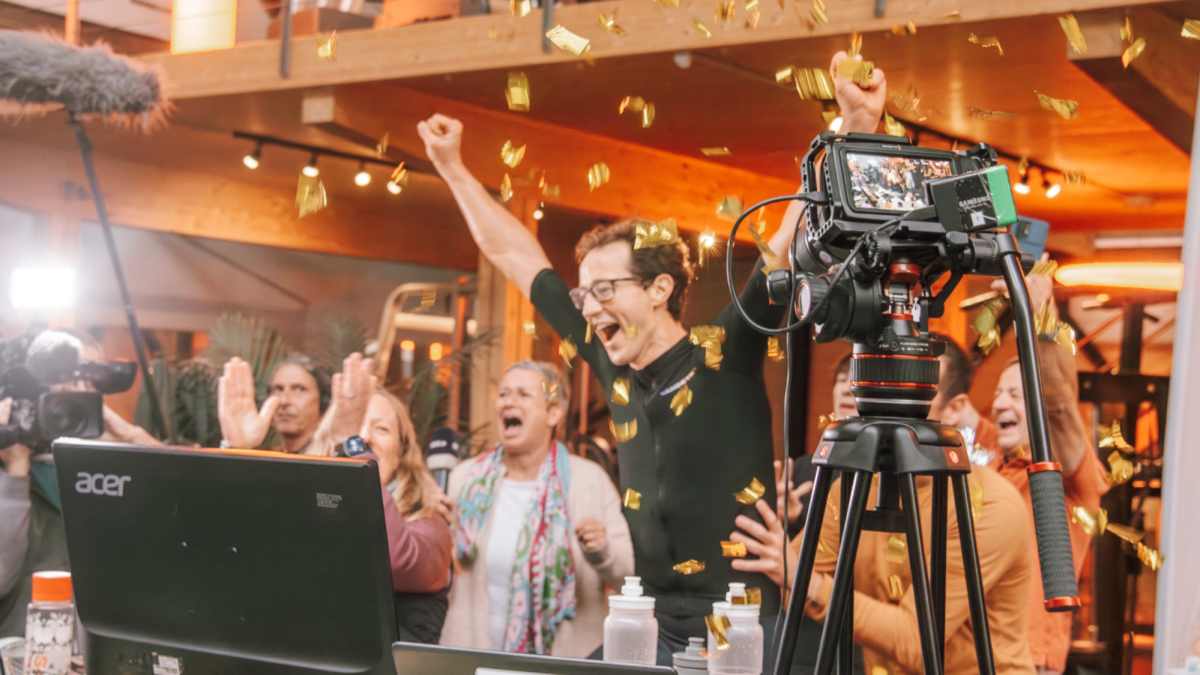German breaks indoor cycling world record on Zwift | TOUR
