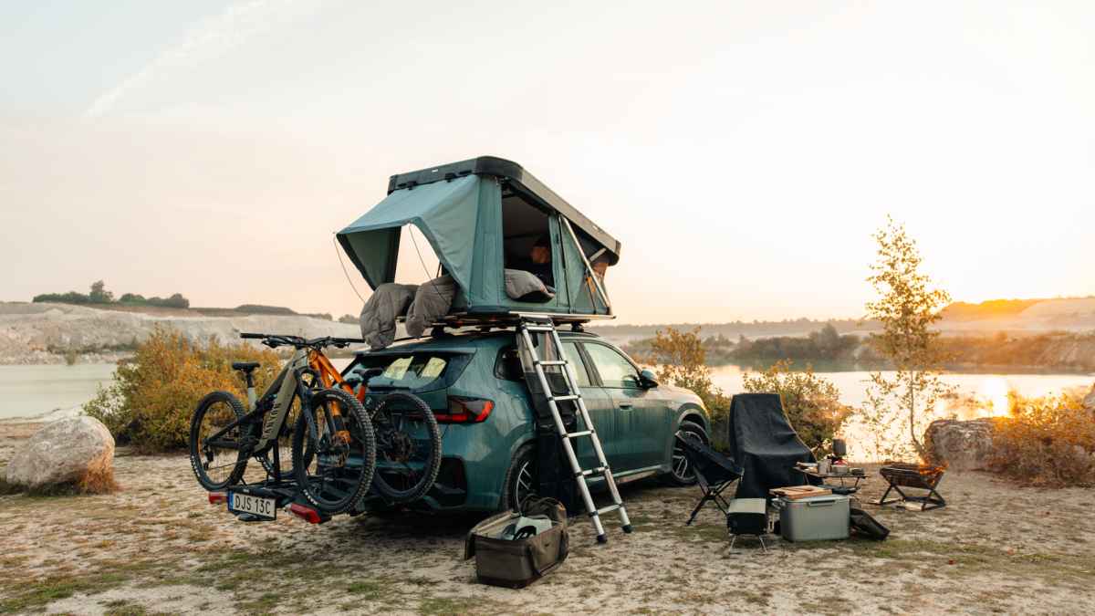 Thule Widesky: New hard shell roof tent with sofa function | BIKE