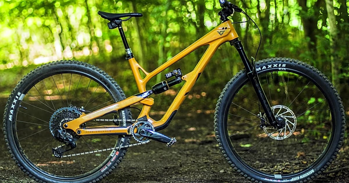 EnduroTest 2023 YT Jeffsy Uncaged 8 BIKE