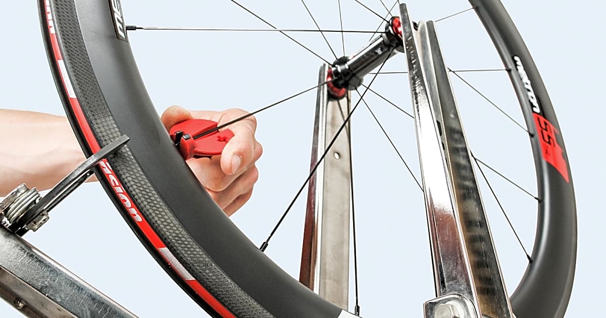 Rennrad-Werkstatt: Speichen spannen|Seitenschläge zentrieren - So spannen Sie die Speichen am ...