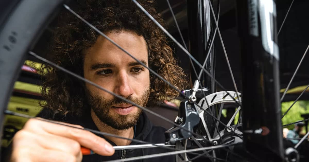 Bremsen-Tipps vom Profi: “Viele Biker bremsen falsch!” – Yanick Gyger ...