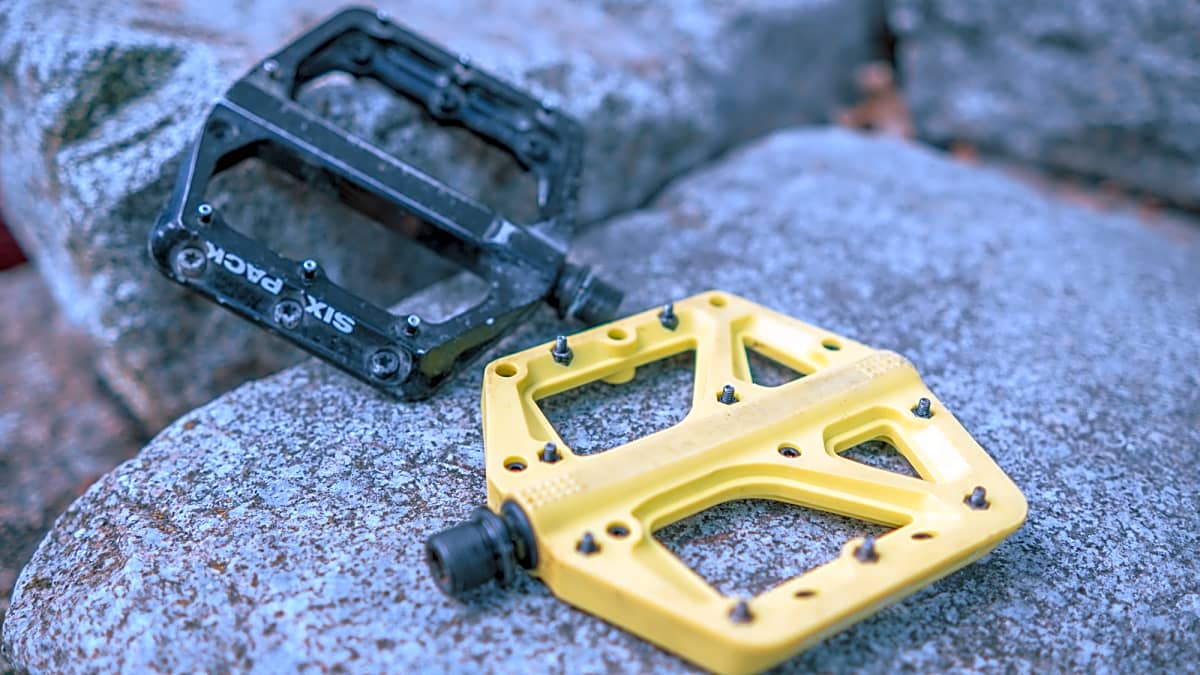 turquoise flat pedals