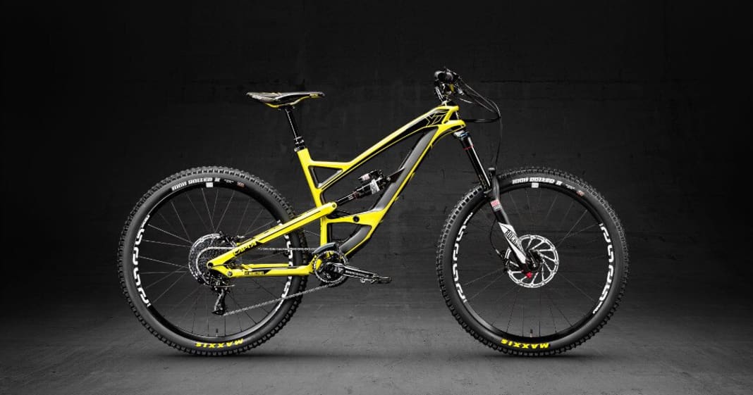 YT Industries zeigt Capra CF und Tues f r 2016 BIKE