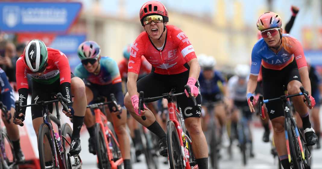 Vuelta Frauen 2024 SturzChaos im Finale! RoubaixSiegerin Jackson