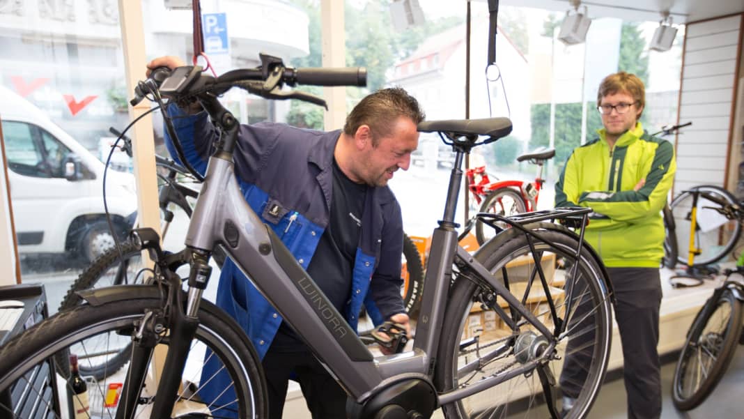 Wunderschone Fahrrad Reparatur In Der Nahe Ebenbild