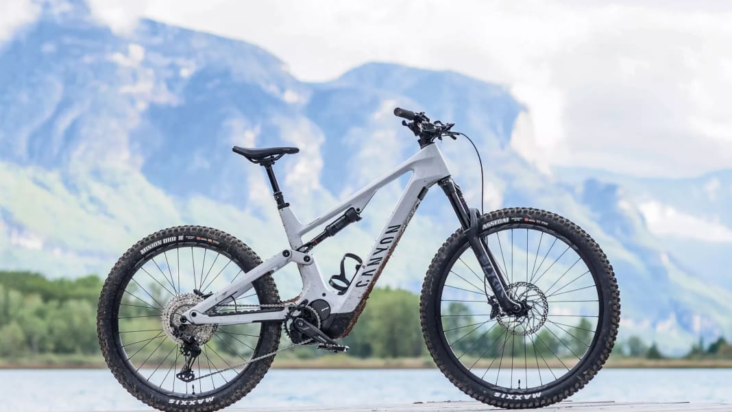 Test All Mountain E Bikes 2022 Canyon Spectral On CF 7 im EMTB Lesertest BIKE