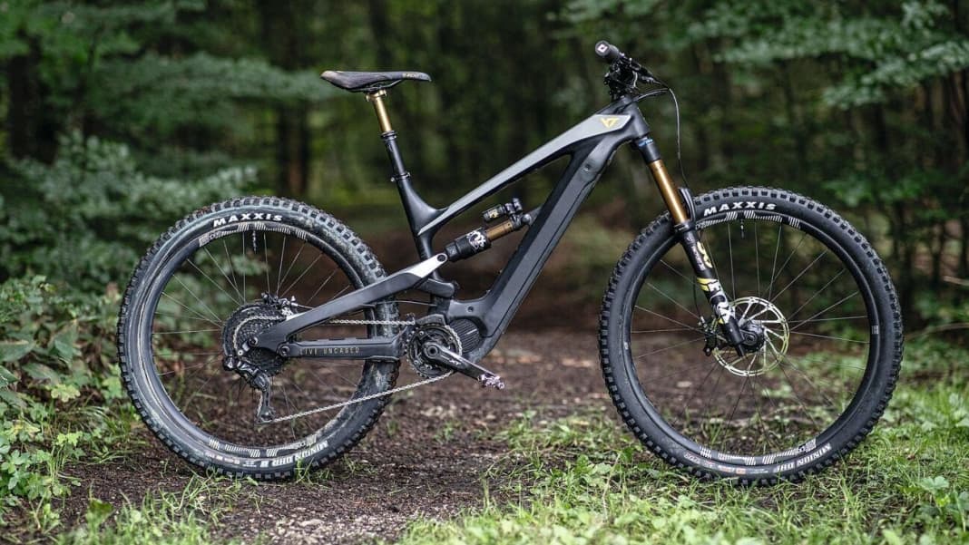 YT Decoy CF Pro Race EMTB Testsieger aus 4 19 BIKE