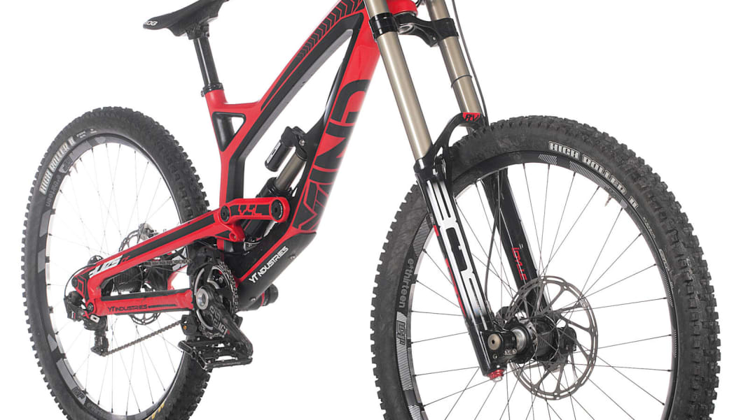YT Tues CF Pro im Test BIKE