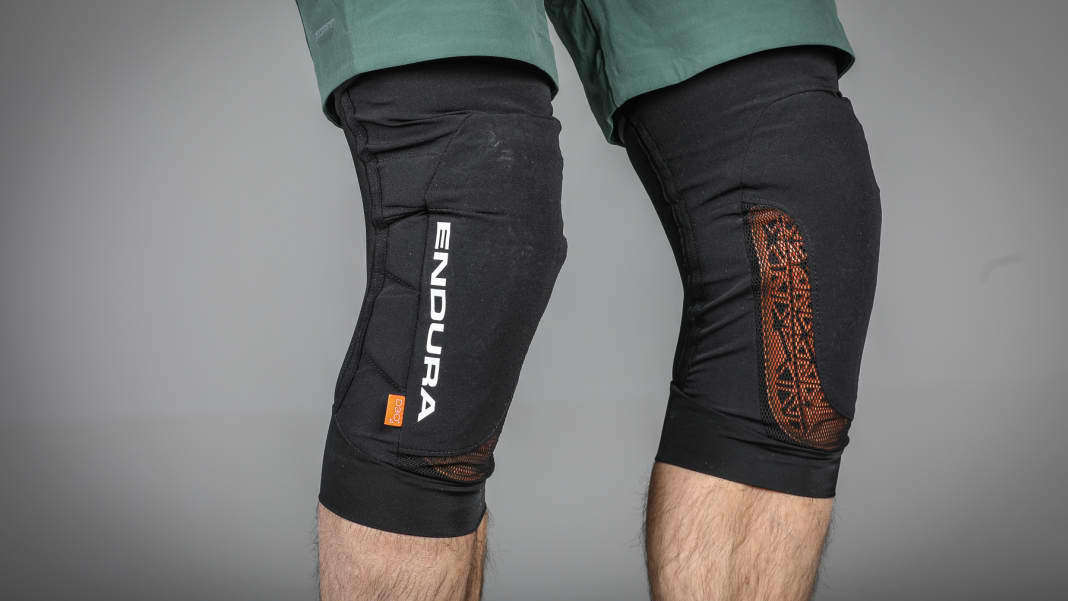 Leichter MTBKnieschoner im Test Endura MT500 D3O Ghost Knee Pads BIKE