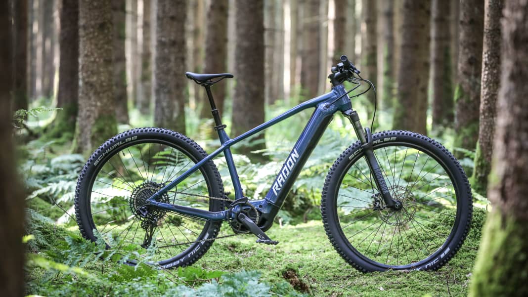 Gunstige E Hardtails im Test 2023 Radon Jealous Hybrid 9.0 750 im Test BIKE