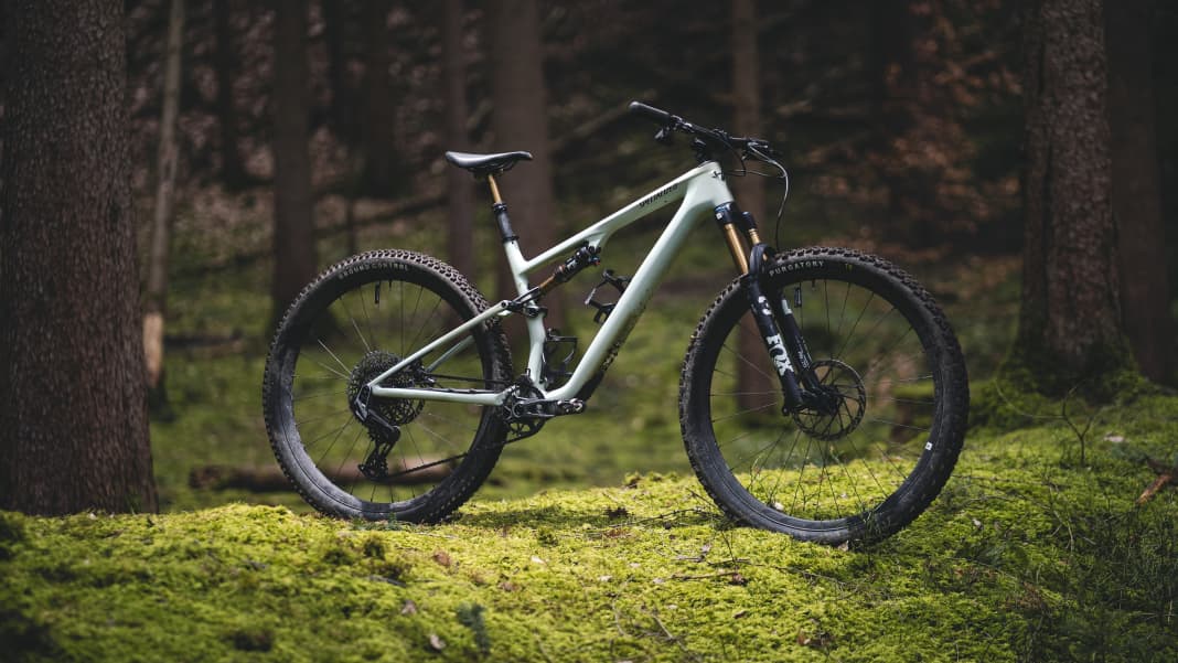 Das neue Specialized Epic Evo 8 Pro 2024 jetzt im BIKETest mehr