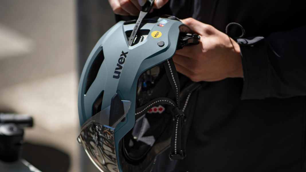 Uvex city stride Helm - lila mat
