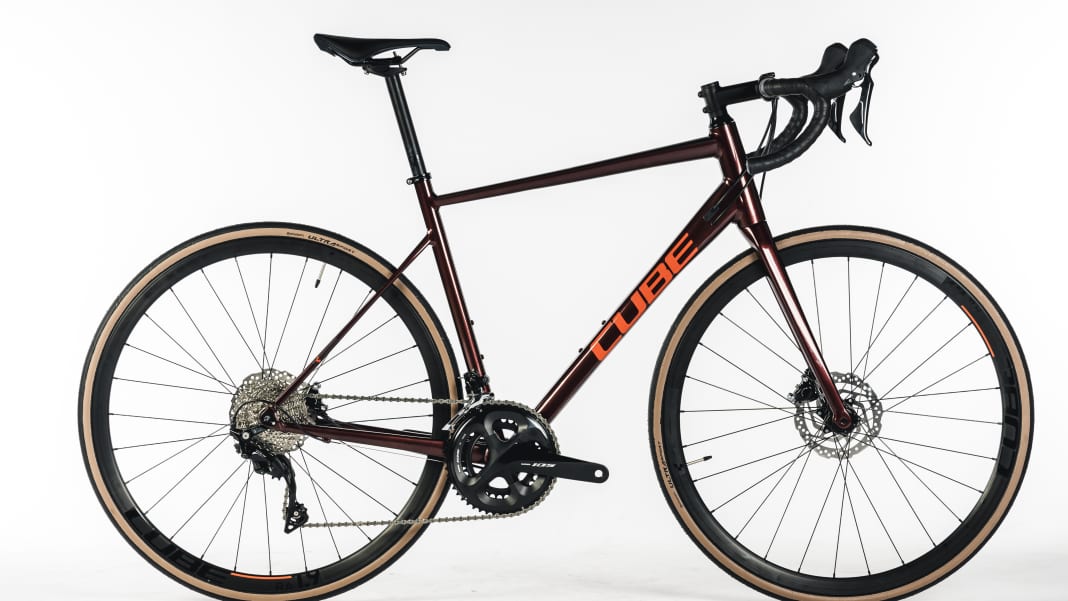 1599 Euro Cube Attain HPA SLX Alu Rennrad im Test TOUR