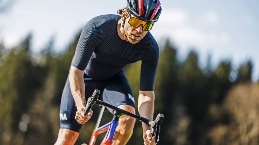 Rennradhelme im Test: Teuer gegen günstig | TOUR