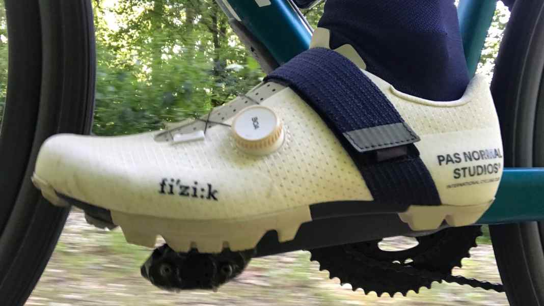 PAS NORMAL STUDIOS fizik Vento シルバー 40.5 Review