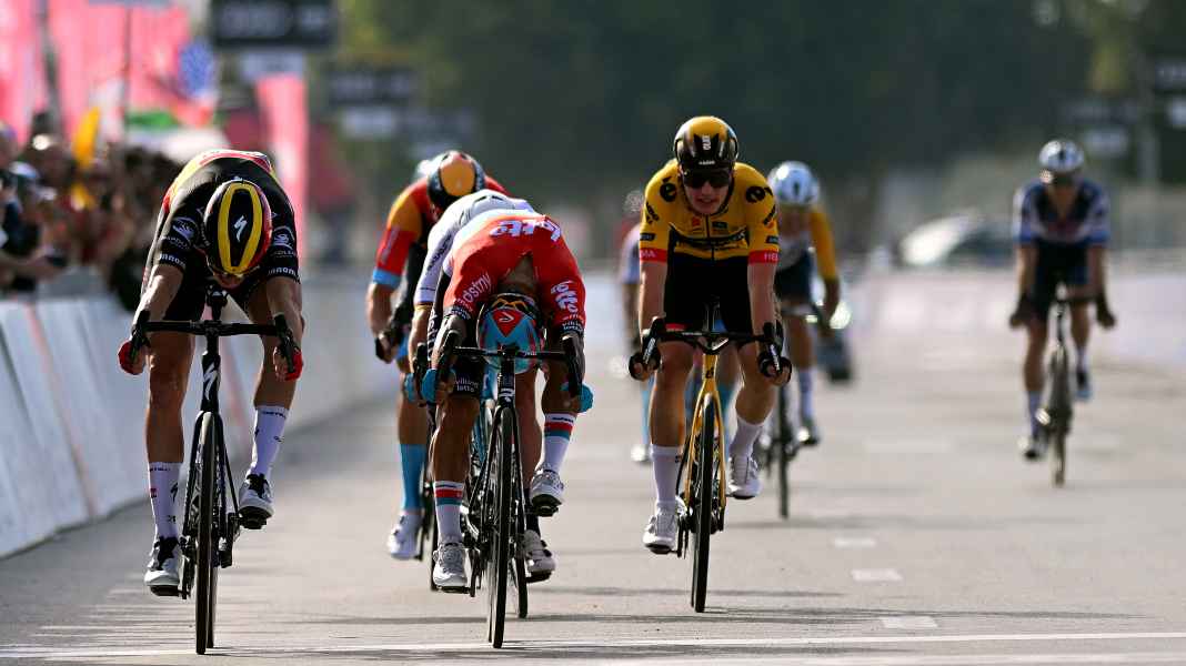 Nach 15 Minuten warten: Merlier siegt zum Auftakt der UAE Tour