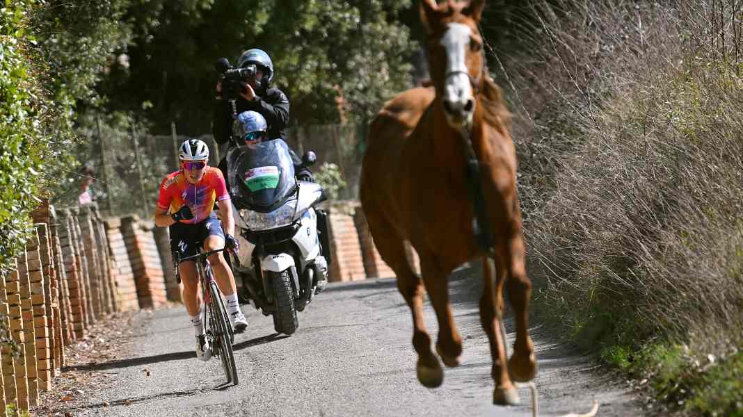 Strade Bianche: Horse causes hectic - Vollering wins the women's race