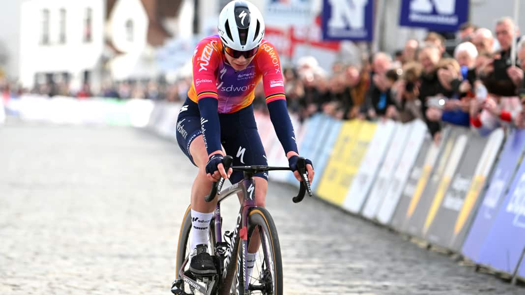 Emotional victory: Lotte Kopecky wins at Nokere Koerse four days after her brother's death