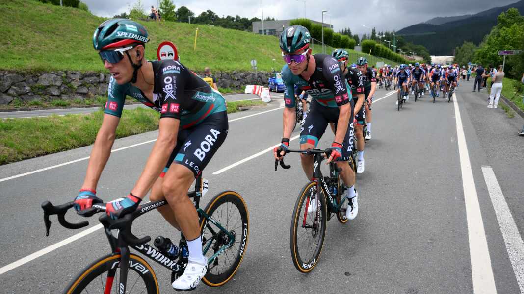 Tour de France: Bora-Hansgrohe muss das Trikot wechseln