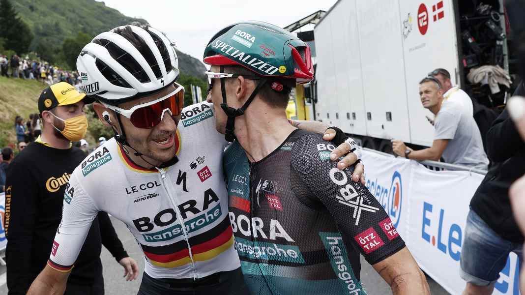 With Buchmann's help: Hindley takes stage win & yellow