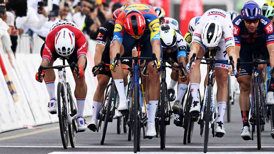 Wind- und Sprint-Spektakel!: Zweiter Etappensieg für Milan bei UAE Tour
