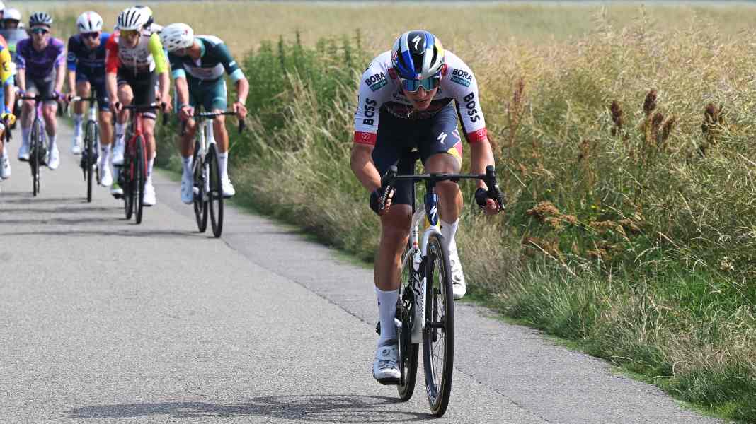 In the circle of top stars: Lipowitz makes German cycling fans dream