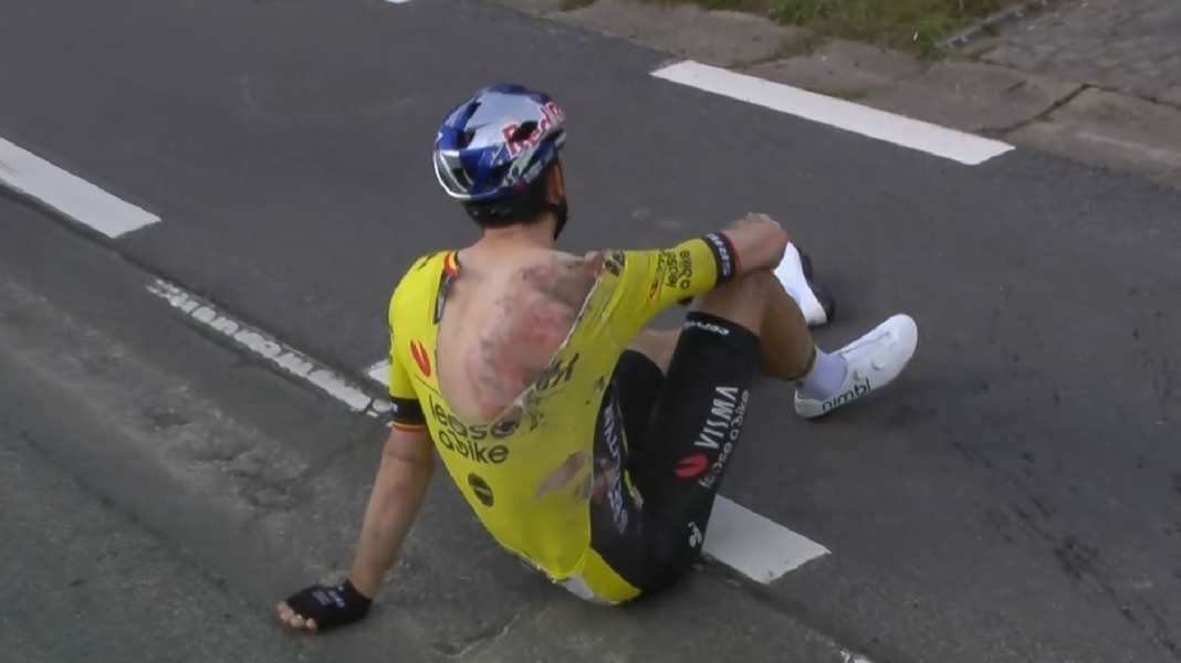 Dwars door Vlaanderen: Heavy crash for van Aert overshadows Jorgenson's victory