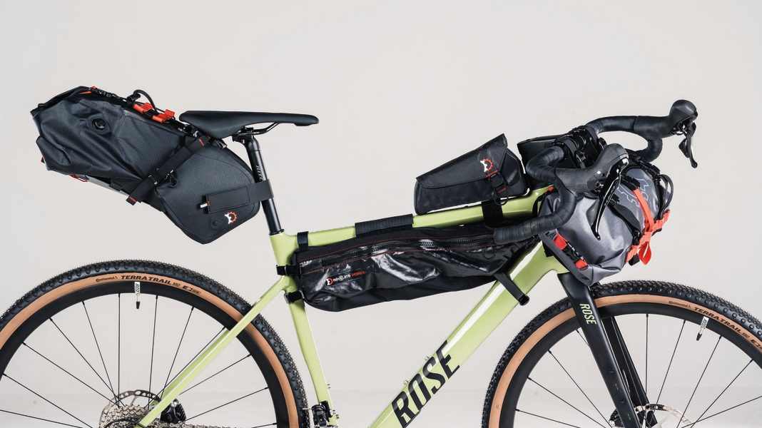 Bikepacking-Taschen im Test: Relevate Designs überzeugt mit Robustheit und Stauraum