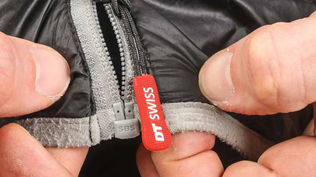 Repair instead of buying new: Repairing defective zips