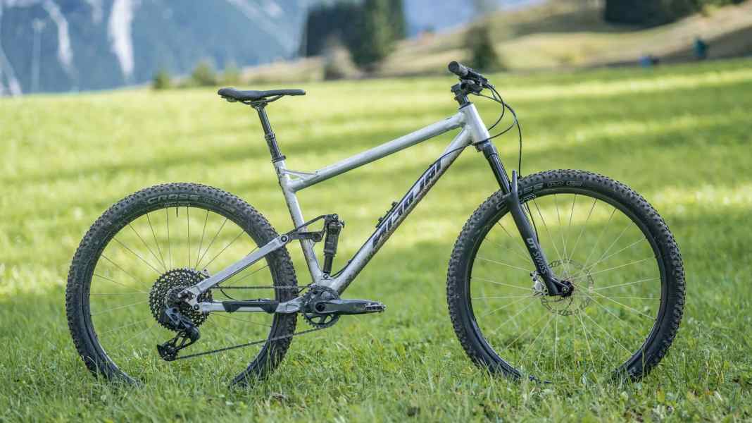 Waschechtes Down-Country-Bike: Nicolai Saturn 11