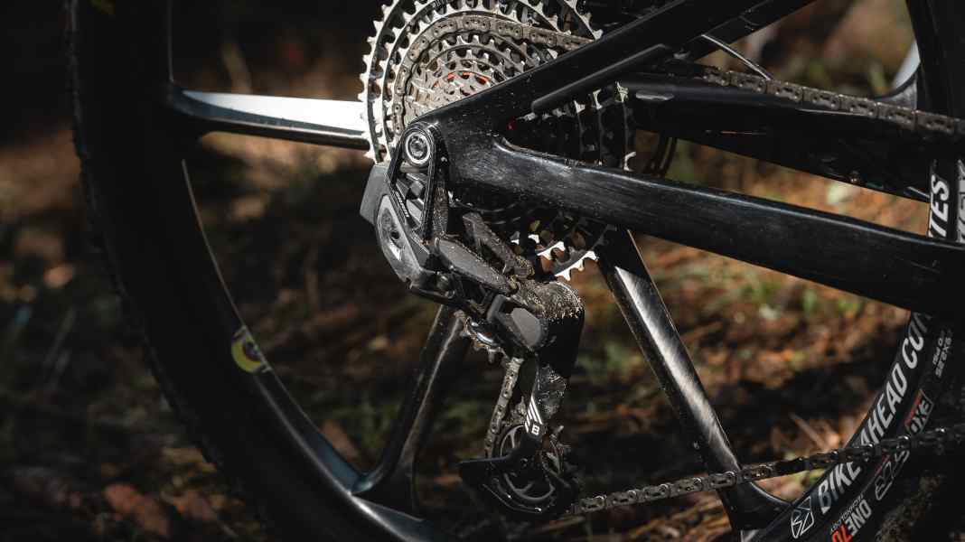 Sram direct mount rear derailleur: prototype on bikes at the World Championships in Les Gets