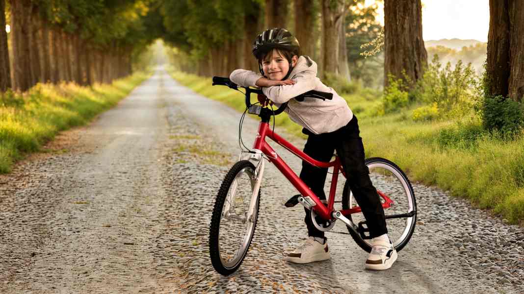Children's bike from Lidl: Crivit Light 20 - super cheap, lighter than Woom!