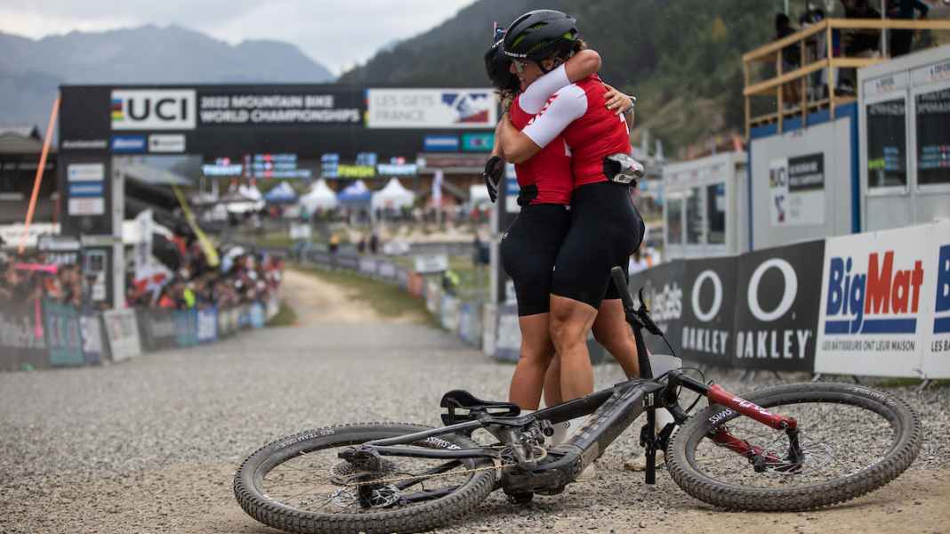 UCI E-MTB-WM: Göldi und Gilloux verteidigen Titel in Les Gets
